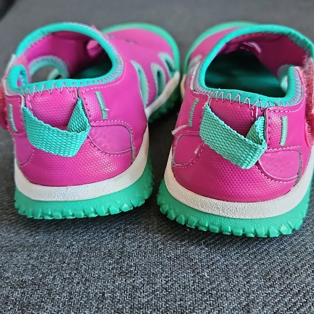 Two Pair Of Kids Water Shoes - Keen and Native - Picture 9 of 13